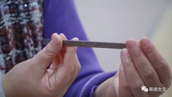 业红先后三次对修脚刀进行了改革和创新,逐步形成了独特的"三角刮刀"