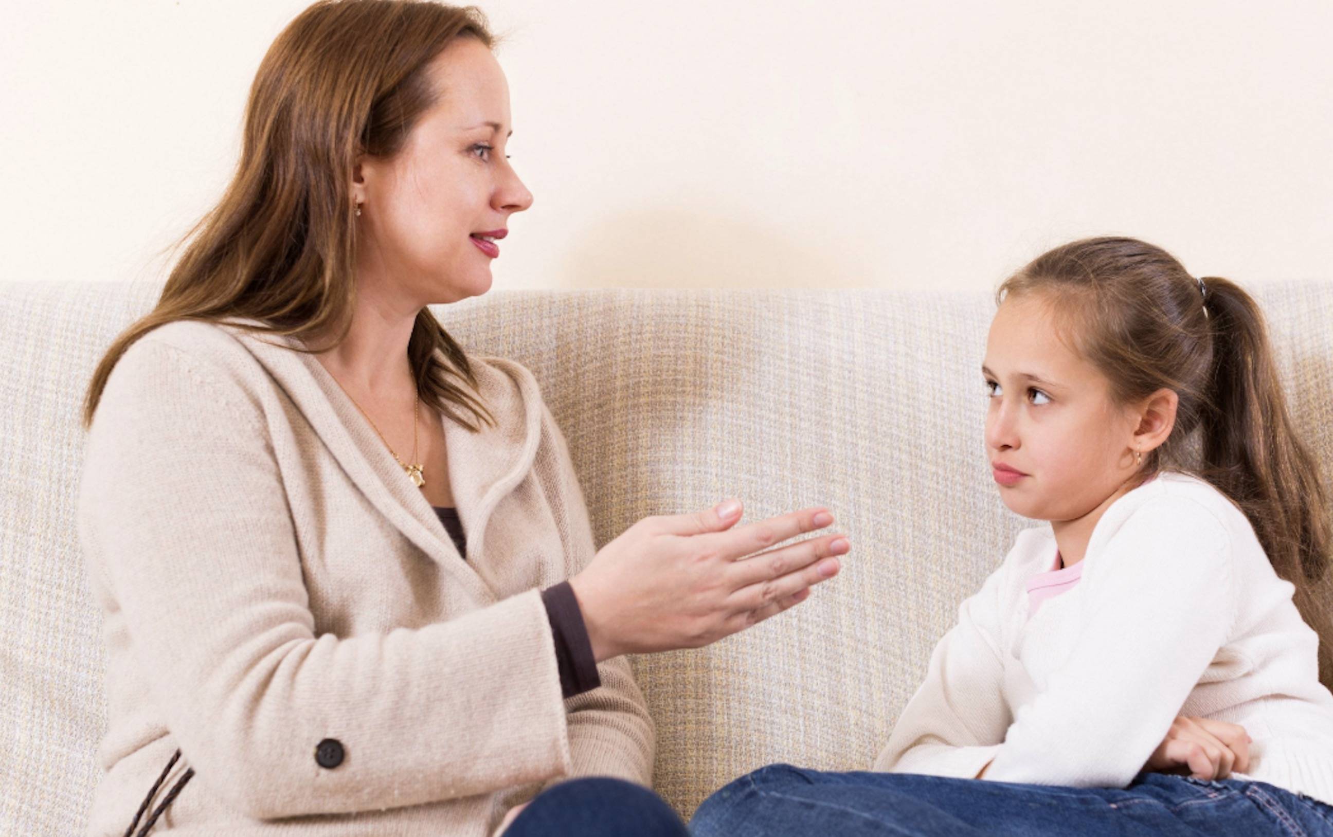 孩子误拿502胶水滴眼睛,宝妈50秒内处理方法,连医生都称赞