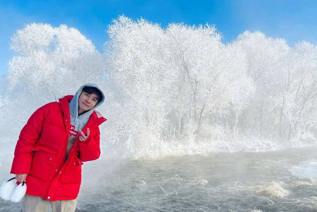 张丹峰离婚传闻后晒赏雾凇照 独自看美景不见洪欣