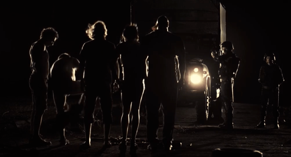 但是它笑点丰富,无厘头和黑色幽默的元素与《僵尸肖恩》相比毫不逊色.