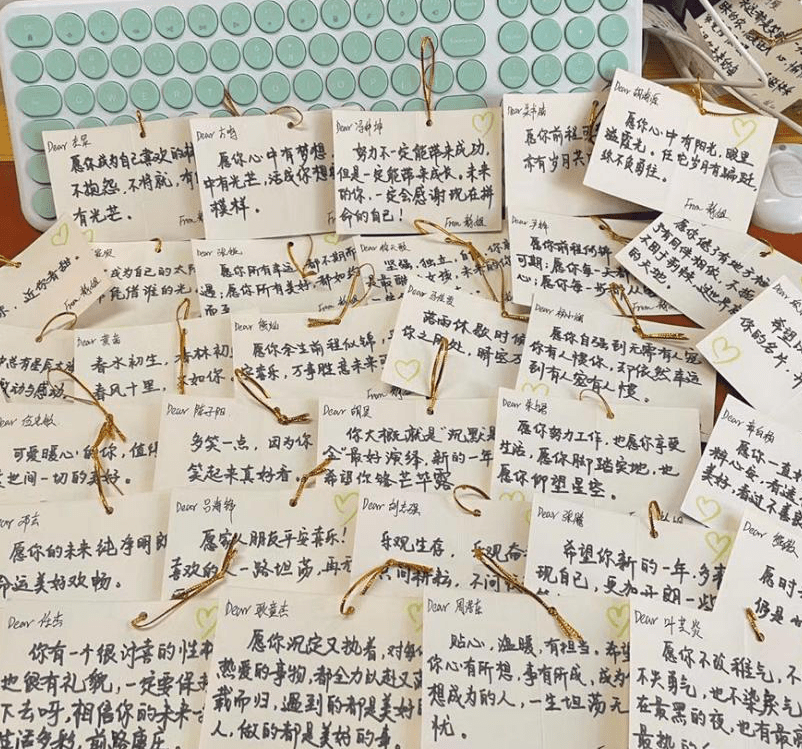 圣诞老人进城简谱_圣诞老人钢琴曲简谱