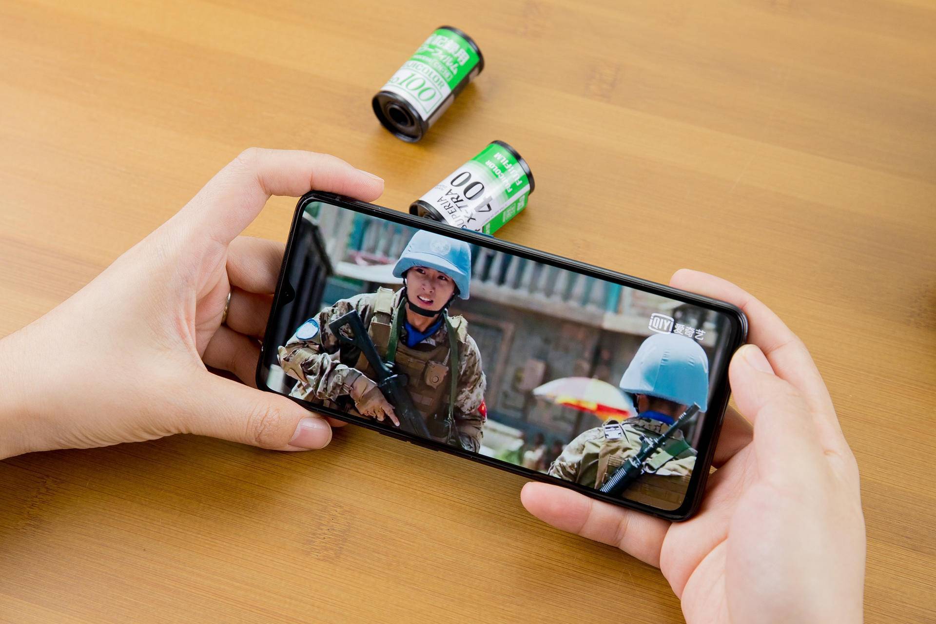 用手机开啤酒盖视频 d5b2e26de95446c2aafde4ac675e1a3f.jpeg