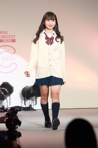 日本最可爱初中生公布13岁甜美女孩夺冠后喜极而泣