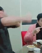 搞笑段子:孩子不要吸毒你看都被抓了,你看我黄赌毒的