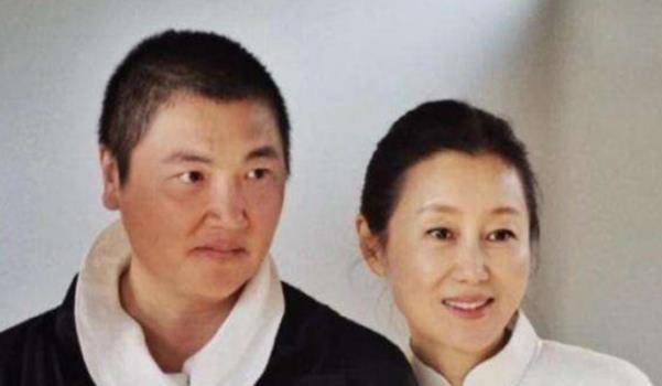 抛弃9年发妻买红妹,却转身娶3婚潘蔚,如今51岁的孙楠却过成这样