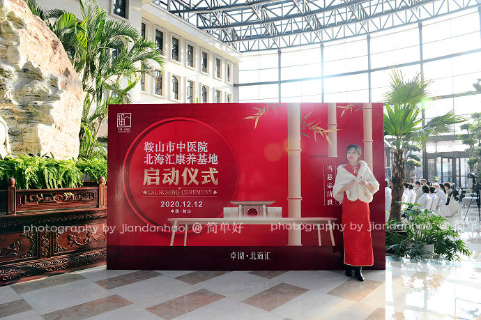 一个人进饭馆和医院猜一成语_一个人一只鸟成语猜图(3)