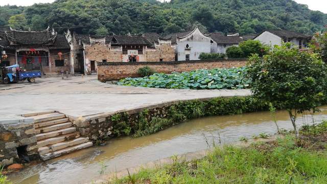 湖南省郴州市永兴县一个拥有六百年历史特色的古村落板梁古村