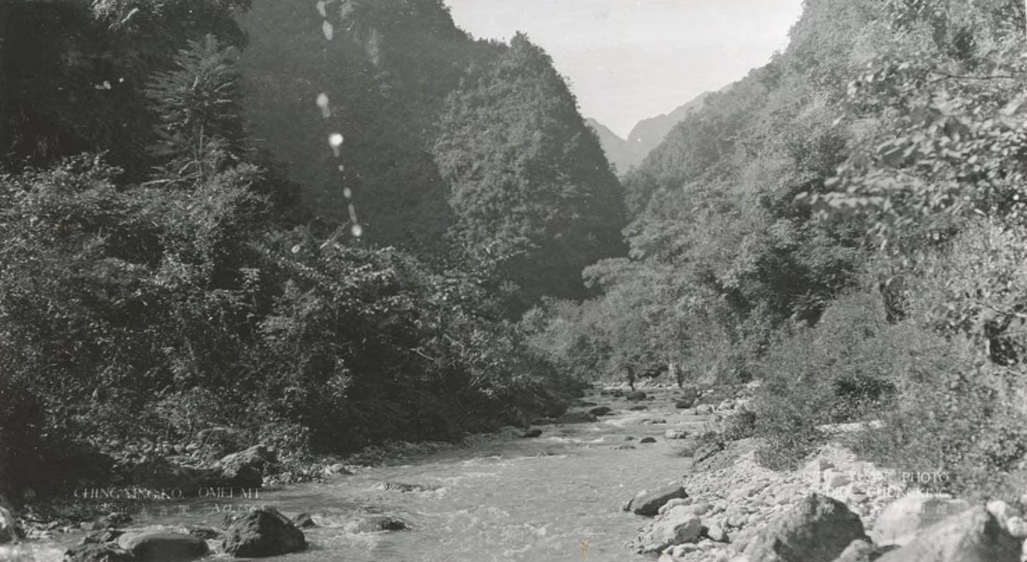 民国老照片:1937年的峨眉山,难怪被选为普贤菩萨的道场
