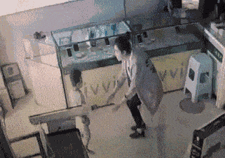 几百度还是几千度,离的那么近不怕长针眼呀4.