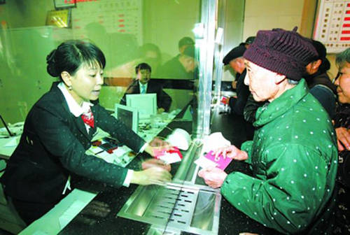 原专家建议,如果人数超过“这个数”,就不涨了?养老金可能会改变,数亿人的退休受到影响