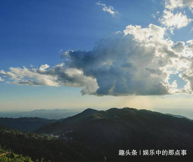 缅甸最“神奇”大金石，屹立于悬崖百年不倒