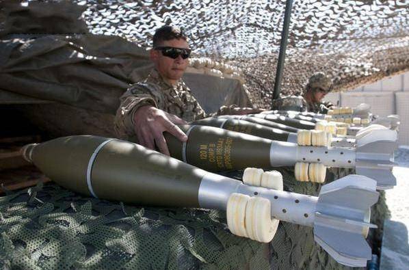 为了满足强度要求,迫击炮炮弹的弹头部分厚度较大,至于圆柱部的壁厚