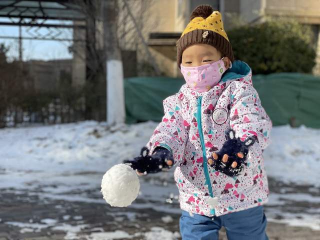 视频|iPhone 12 Pro实拍体验：拍雪后人像似乎有空气感