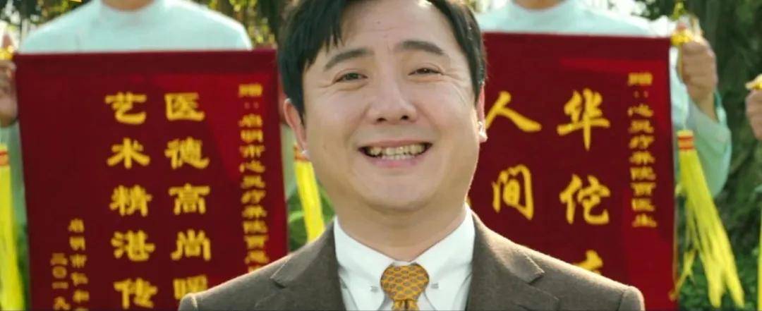 大家多么需要一部喜剧片来抚慰疲惫的心灵,面对同档期的动作片,剧情片