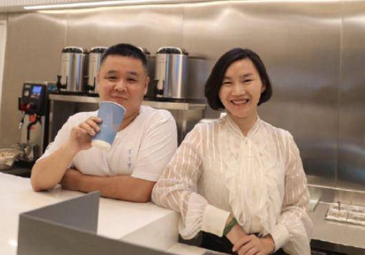 易烊千玺爸爸妈妈合照 212cbfbad86a40baa0b40ef1f650f5fb.jpeg