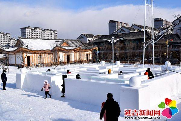 美轮美奂灯光秀 冰雪节陪伴迎新年