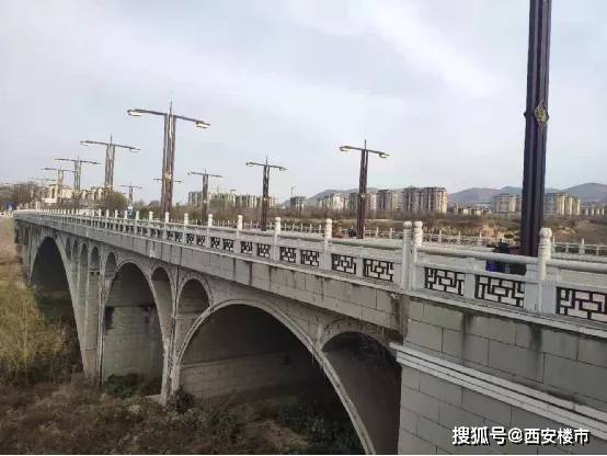 凤凰池人口_临潼凤凰池生态谷图片