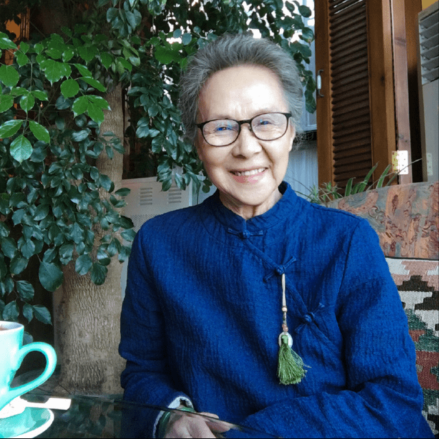 82岁"国民奶奶"吴彦姝,诠释了什么才是老年应有的优雅与魅力_旗袍