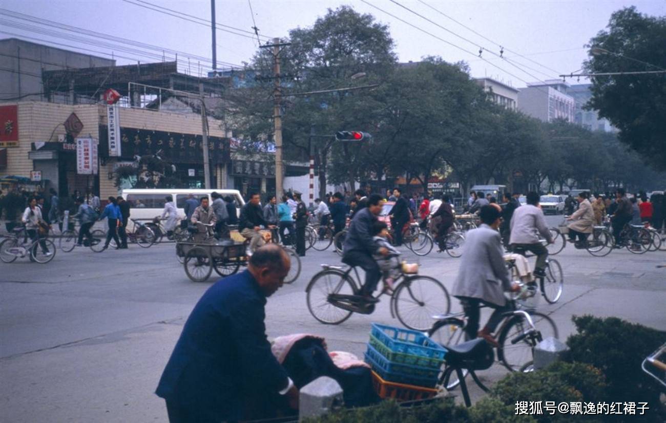 ‘jbo竞博官网’
老照片：90年月的西安 西安人的西安 平静祥和(图2)