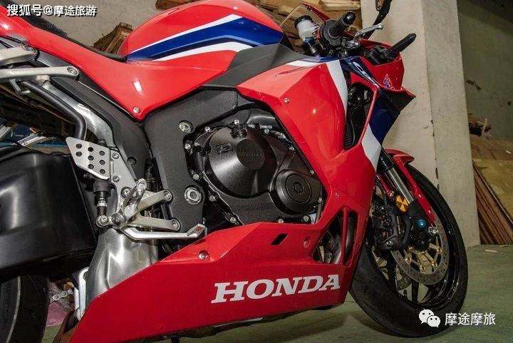 销魂四缸声浪与火刃外观,全新本田cbr600rr摩托细节!