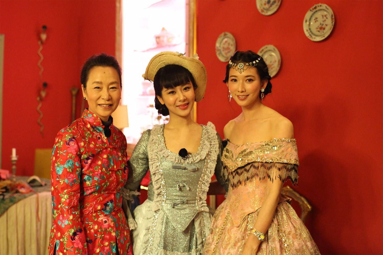 原创奚美娟流产后与丈夫离婚,与前夫离婚25年同演一部戏,65岁仍单身