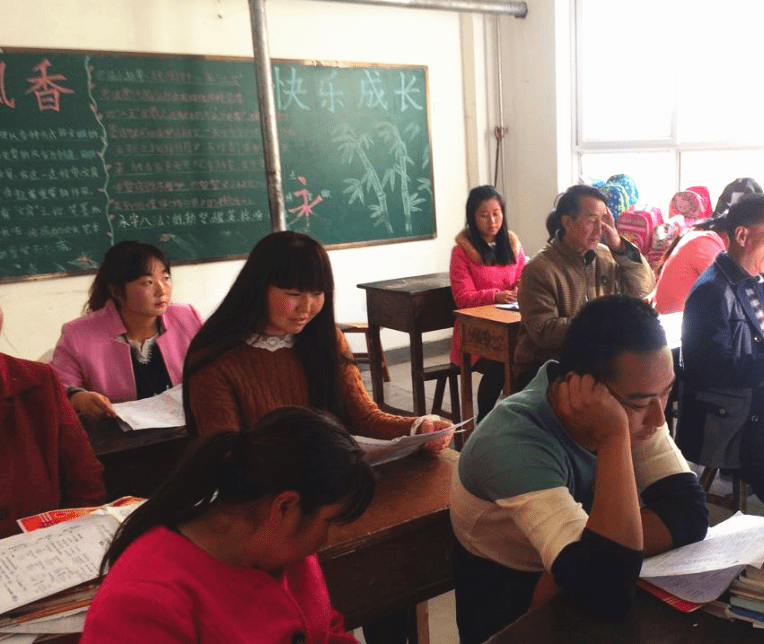 开家长会怎么穿搭学生_学生开家长会图片