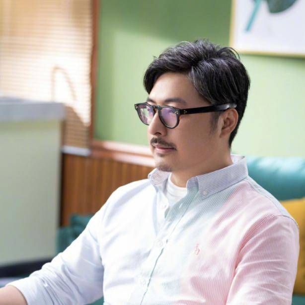 李湘王岳伦新综艺官宣,夫妻当街吵架引发热议