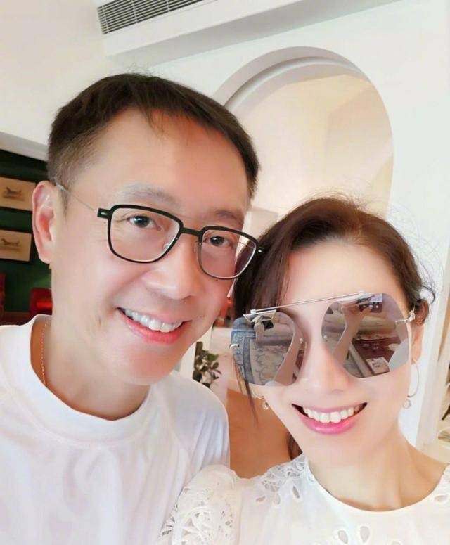 51岁李嘉欣素颜状态太真实了 fe88b15dbe534a0b9885c9f43f3c4631.jpeg