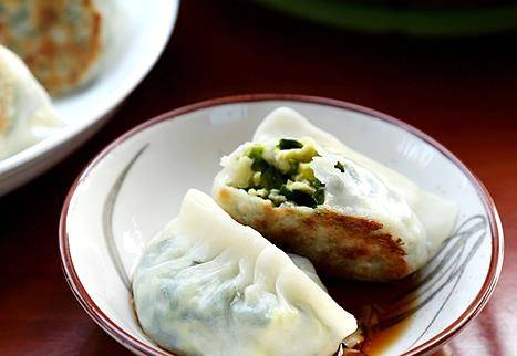 煎饺子怎么煎才能吃 571c4672813e4b62974f76adafe606ae.jpeg