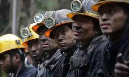 自然是这些日常生活在最底层的务工者们,她们归属于社会发展的底层