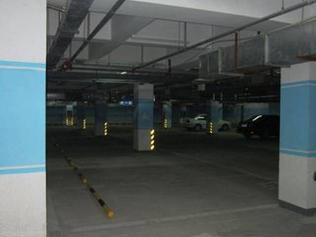 原地下车库停车要注意,新手司机记住这6点,下次不会晕