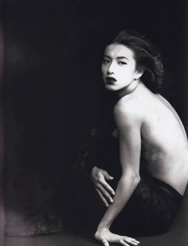 木村拓哉17岁女儿拍写真被骂上热搜，星二代的家庭教育是如何养成