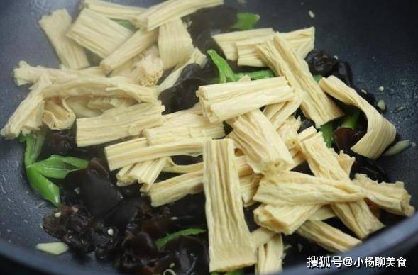 怎样快速泡发干豆角丝 febe46b5cdda4c4e8ed4af584be99fc6.jpeg