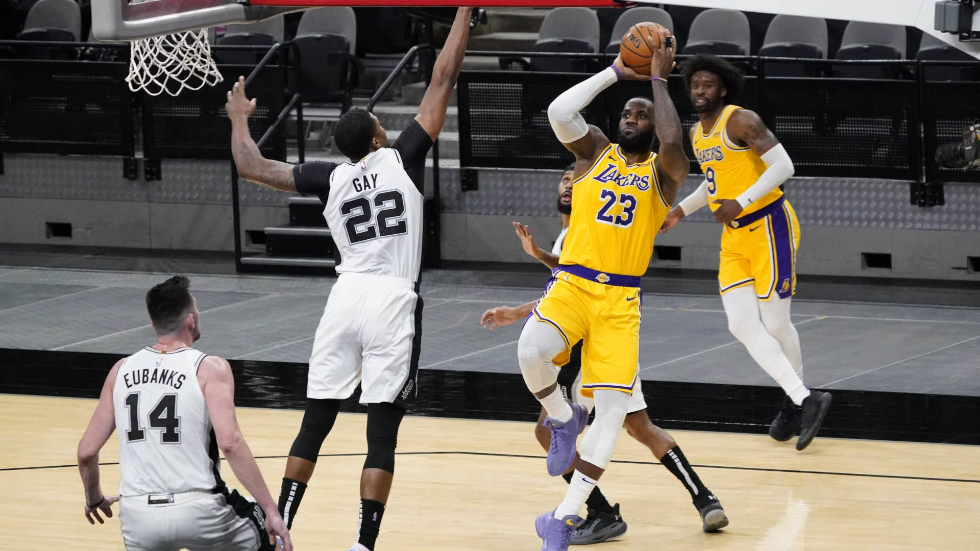 NBA官方对本赛季每名球员在竞赛中的均匀移动速度进行计算