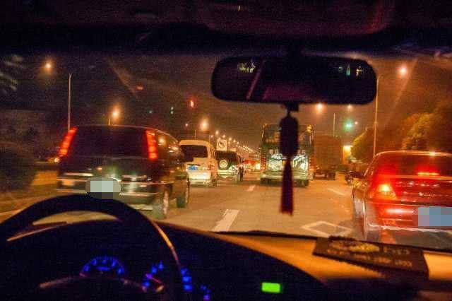 原来人们最不喜欢的三个尾灯,亮度比远光灯好,可以快速变道