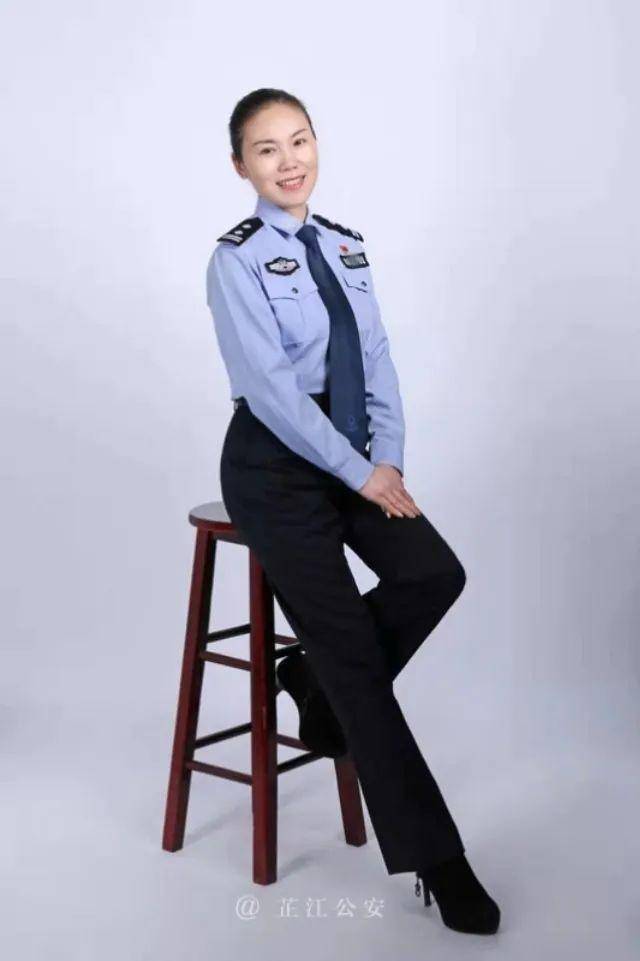 警察节 穿警服的我 2021年1月10日,我们将迎来首个"中国人民警察节"
