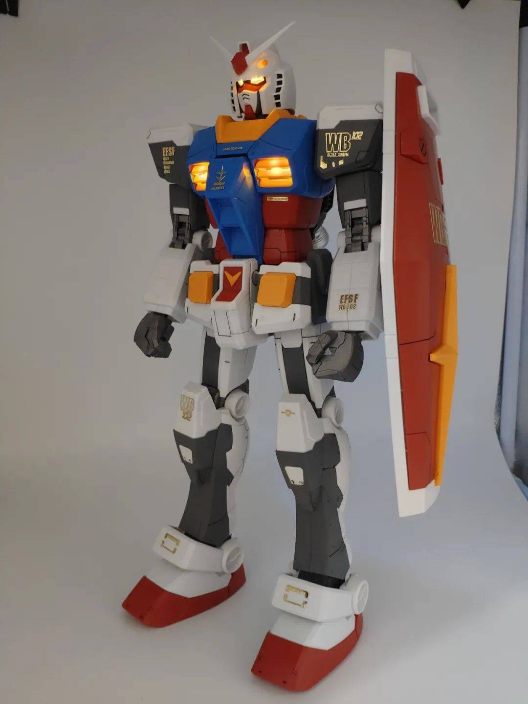 【欣赏】玩法大,巨型RX-78 1/48亮