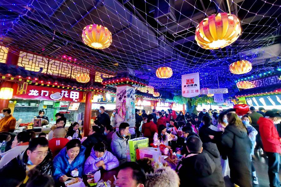 江汉路·一食万巷古色古香 就像北京美食街京韵十足