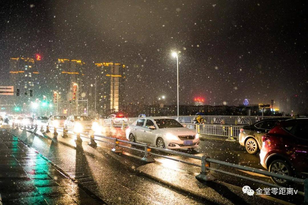 初雪的夜景分外迷人!金堂雪夜景