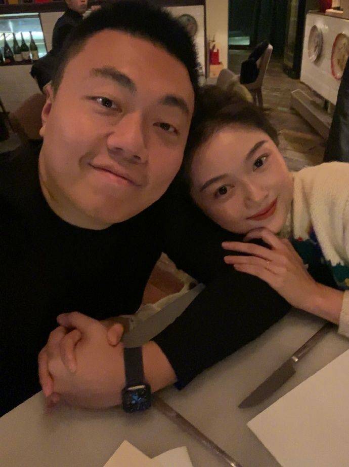 富商携网红老婆露面,合完影立马撒手,曾支持她找大23岁已婚男_林涵