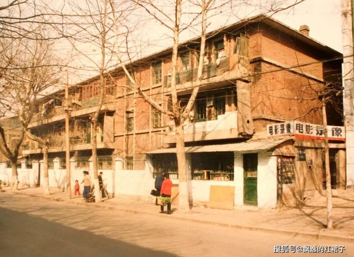 老照片:80年代的山东淄博,当年淄博最繁华的路口原来是这里