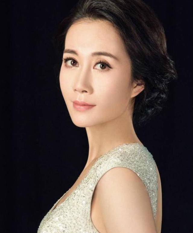 她被称"烂片女王",出道多年不火,今42岁仍单身_温峥嵘