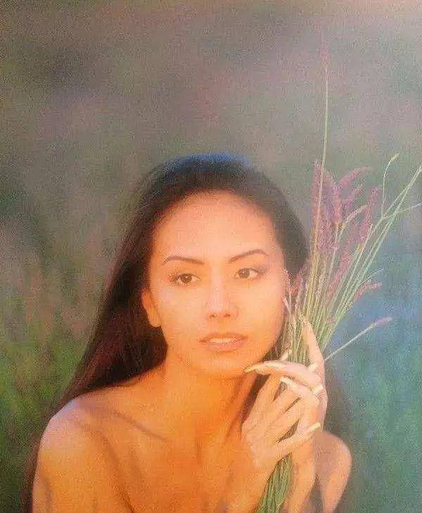 因马景涛家暴分手,与李雨泽隐婚两年又离婚,53岁田丽活出自我