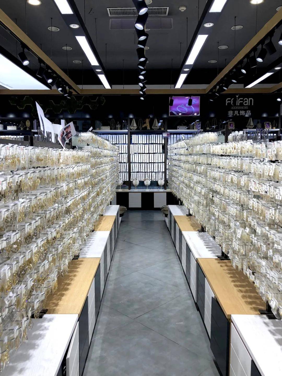 装饰品大全批发市场 6aa5e72ee2ef4240bb75ea70c2b073a9.jpeg