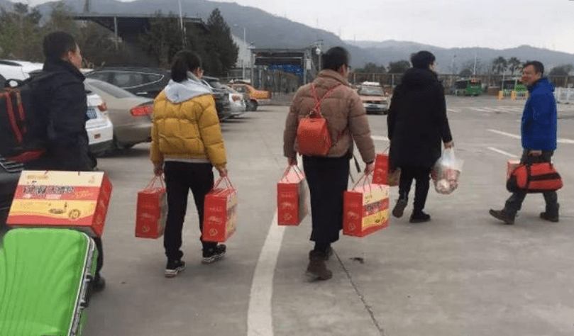 原创今年过年很可能又不能走亲戚有人却拍手称快直言不用演戏了