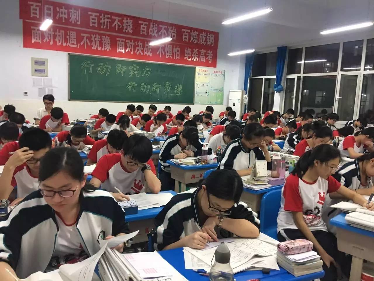 应试教育的真相 那些衡水中学的毕业生 在社会上表现如何 孩子