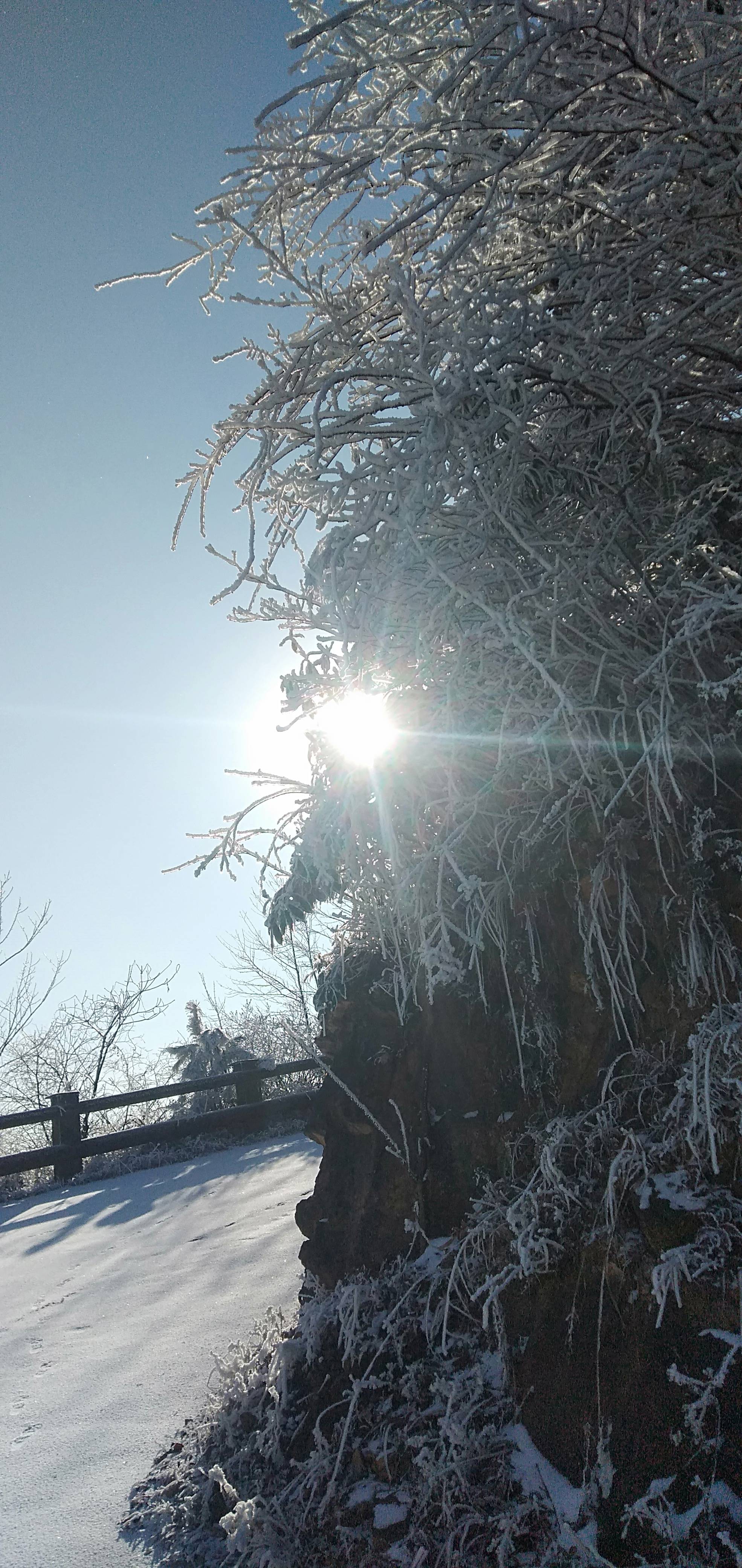 湖南郴州冬季旅行指南：资兴回龙山风景区雪景