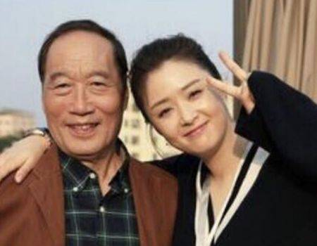 原创老戏骨白志迪妻子既是师妹也是初恋结婚至今恩爱如初