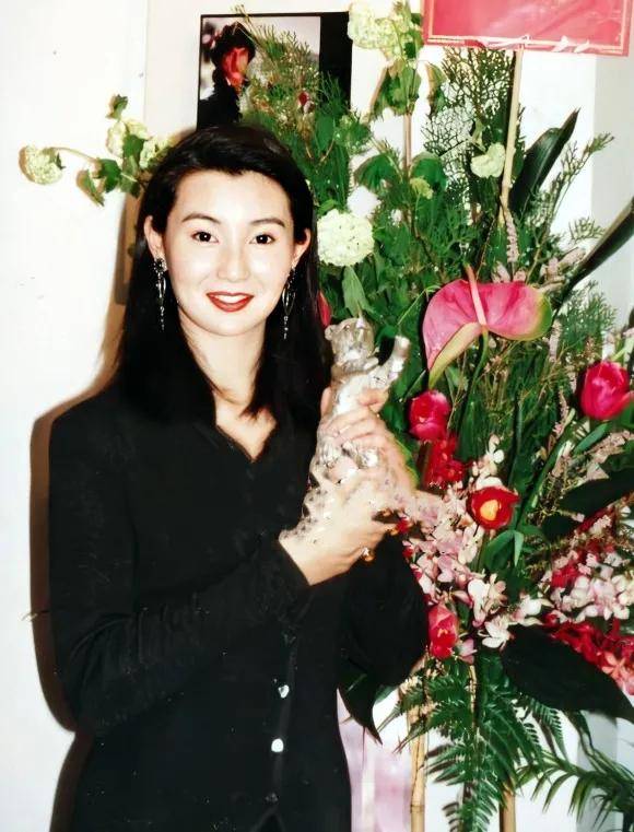 原创演技最好的港姐,张曼玉已经57岁,这些获奖珍贵照片你见过吗?