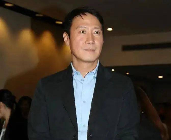 59岁张学友近照，胡子花白皮肤黑，四大天王中他